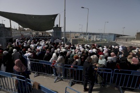  الاحتلال يمنع آلاف المصلين من الوصول للمسجد الأقصى في الجمعة الأولى من رمضان
