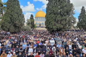  80 ألفا يؤدون صلاة الجمعة الأولى من "رمضان" في المسجد الأقصى