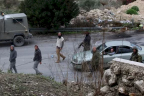 مستعمرون يعتدون على المواطنين وممتلكاتهم شرق يطا جنوب الخليل