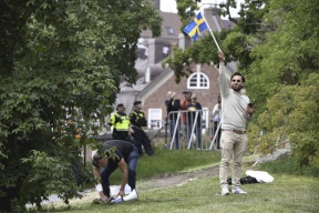 النرويج توقف لاجئاً عراقياً دنس القرآن وتقرر ترحيله إلى السويد