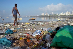 أطنان النفايات البلاستيكية في قاع المحيط تهدد البيئة البحرية