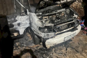 مستوطنون يحرقون منزلا ومركبة في اللبن الشرقية جنوب نابلس (فيديو)