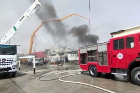 وفاة عامل بحريق مصنع في أريحا (فيديو) 
