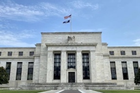 الفيدرالي الأمريكي يثبت أسعار الفائدة للمرة السادسة على التوالي.