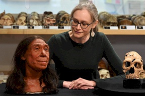 فريق علمي بريطاني يعيد تكوين رأس امرأة من عصر «النياندرتال»