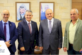 البنك الإسلامي الفلسطيني ووزارة الحكم المحلي يبحثان التعاون المشترك