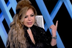 فلة الجزائرية تهدد بالانتحار على الهواء مباشرة