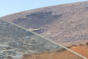 مستعمرون يستولون على بركس شرق دير دبوان