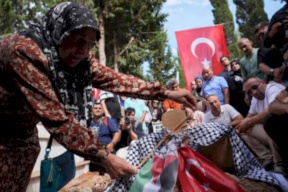 تشييع جثمان عائشة نور غربيّ تركيا.. أردوغان: سنحاسب القتلة