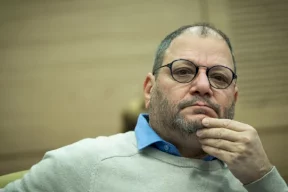 عضو كنيست يهودي عن قائمة عربية يتعرض لعقوبات بسبب اتهامات وجهها للجيش الإسرائيلي