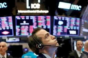 شركة صينية تتسبب بتراجع للبورصة الأمريكية