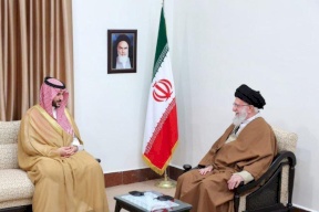 تسليم رسالة من العاهل السعودي إلى المرشد الإيراني