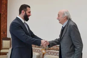 الشرع يستقبل وليد جنبلاط في قصر الشعب بدمشق