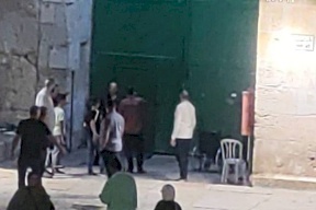 القدس: إصابة شرطي إسرائيلي في عملية طعن وإطلاق النار على المنفذ (فيديو)