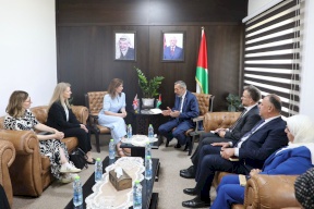 وزير العدل يجتمع مع وفد بريطاني رفيع المستوى ترأسه وزيرة الدولة لشؤون التنمية الدولية