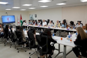 وفد من الحكومة البريطانية يزور جمعية الهلال الأحمر الفلسطيني للاطلاع على جهودها الإنسانية في الضفة الغربية وقطاع غزة
