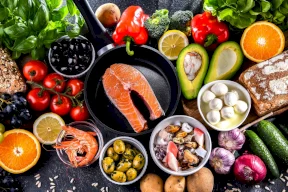 الثلاثي الذهبي: 8 أغذية "شاملة" تمنحك بشرة متوهجة وشعرا قويا وأظافر صلبة