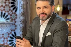 مشهد غير مألوف لوزير الثقافة السوري محمد الصالح