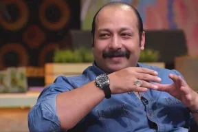 الفنان محمد ثروت يروي تفاصيل عن فيلم "ريستارت" وكواليسه