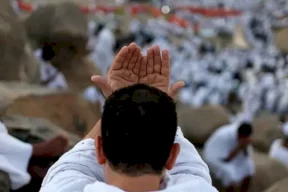الحجاج يبدأون أول أيام التشريق في مناسك الحج