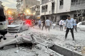 تواصل الهجمات.. إيران تعلن استشهاد اثنين من قادة هيئة أركانها و60 مدنيًا في غارات إسرائيلية