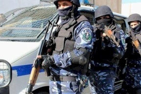 المباحث العامة في الخليل تطيح بمنفذ سلسلة السطو المسلح على 4 بنوك في الخليل ورام الله