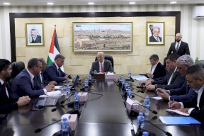 مصطفى يبحث مع محافظ سلطة النقد إجراءات لمعالجة تكدس عملة الشيقل في المصارف