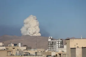 جيش الاحتلال يعلن قصف مفاعل آراك وموقع في نطنز