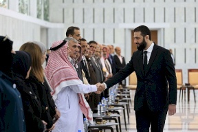 الشرع خلال لقاء وجهاء القنيطرة والجولان: نعمل على وقف اعتداءات إسرائيل بمفاوضات غير مباشرة