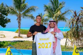 النصر السعودي يعلن تجديد عقد رونالدو حتى 2027
