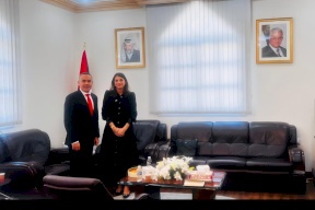 أبو الرب يبحث مع سفيري سيراليون وكولومبيا في قطر تصاعد جرائم الاحتلال في فلسطين