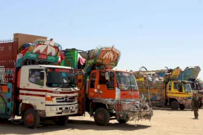 بضغط من طهران.. مغادرة حوالي 450 ألف أفغاني من إيران