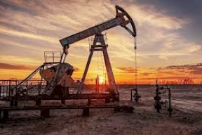 النفط يرتفع مع تمديد هدنة الرسوم بين واشنطن وبكين