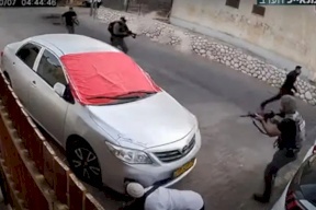 الاحتلال يعترف بتقصيره في "أوفاكيم": مواجهات عنيفة واحتجاز رهائن خلال عملية القسام