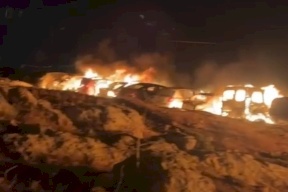 مستعمرون يحرقون مشطب مركبات في برقا شرق رام الله (فيديو)