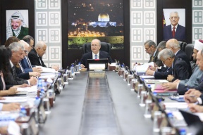 رئيس الوزراء: اتصالات وجهود مكثفة لاستعادة أموالنا لضمان استمرار عمل مؤسسات الدولة