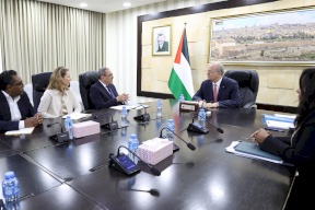 مصطفى يبحث مع المنسق الأممي الجديد في فلسطين آخر المستجدات ومضاعفة جهود الإغاثة