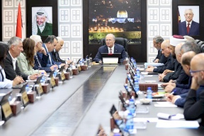 مجلس الوزراء يحذر من مرحلة قد تعجز فيها المؤسسات الوطنية عن الاستمرار بتقديم خدماتها بسبب استمرار احتجاز أموال المقاصة