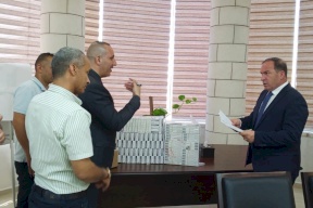 في خطوة إنسانية جديدة.. بنك القدس يواصل رسالته المجتمعية بتسليم أدوية طبية لنازحي مخيمات طولكرم