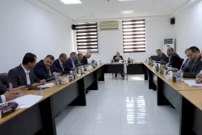 Le ministre de l'économie rencontre des experts et des représentants des secteurs public et privé lors de la première réunion de la commission de la concurrence