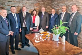 L'ambassadeur américain Huckabee rencontre des dirigeants d'affaires palestiniens pour discuter des moyens de coopération économique