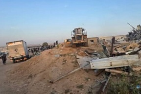 Occupation Demolishes Building in Al-Jawaris Neighborhood of Ramla City