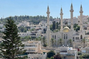 مستوطنون يعتدون على مسجد العزيز في قرية أبو غوش