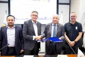 (וידאו) "חשמל ירושלים" חותמת הסכם לרכישת אנרגיה מפרויקטי אנרגיה סולארית לבתי ספר של נכסי האוואקף האיסלמי בירושלים