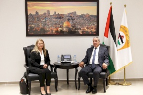 Sheikh Discusses Political Developments and Preparations for the Next Phase with the British Consul General