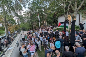 المئات يشاركون في وقفة شموع غير مسبوقة في بودابست تكريمًا لأرواح أكثر من 20,000 طفل استشهدوا في غزة