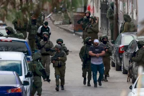 الاحتلال يقتحم بلدات شمال غرب القدس ويعتقل شبانًا