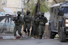 Les forces d'occupation pénètrent à Al-Bireh et se postent devant le camp d'Amaari