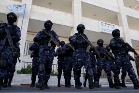 الشرطة تقبض على 32 مطلوباً للقضاء في 4 محافظات