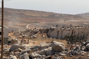 Des colons envahissent les abords du quartier de Taybeh à Ramallah